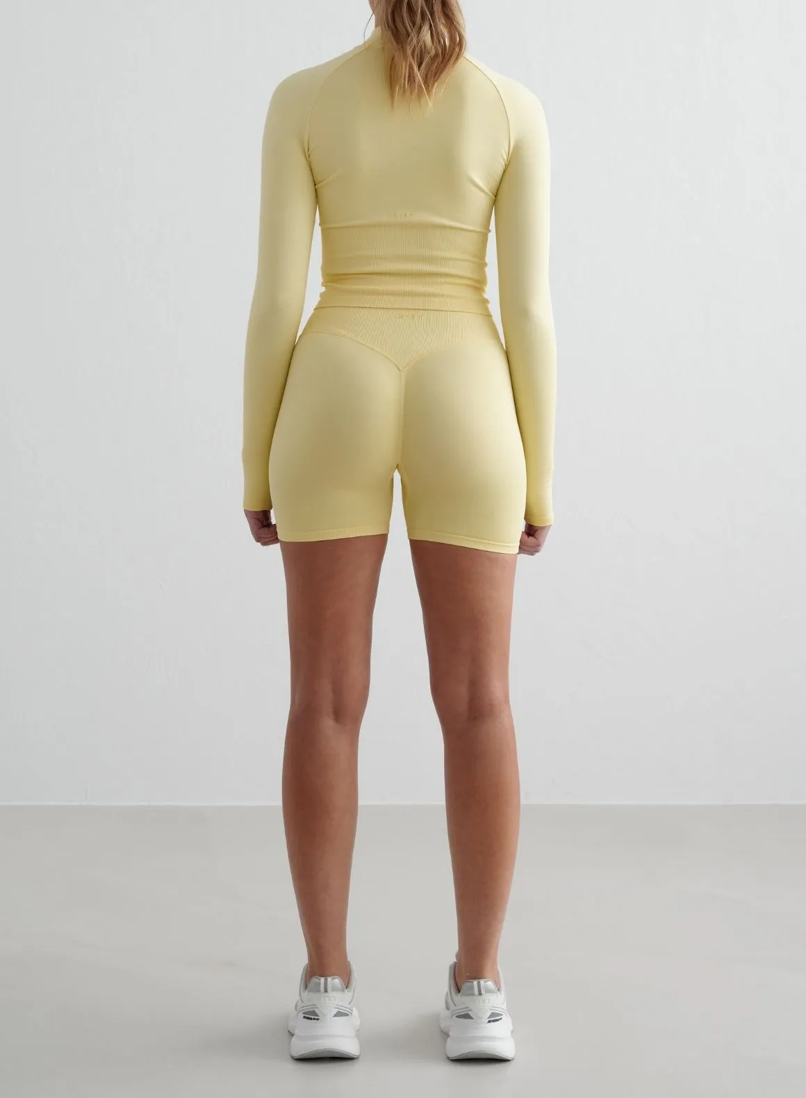 Mellow Shape Seamless Hotpants & Zip Jacket Set