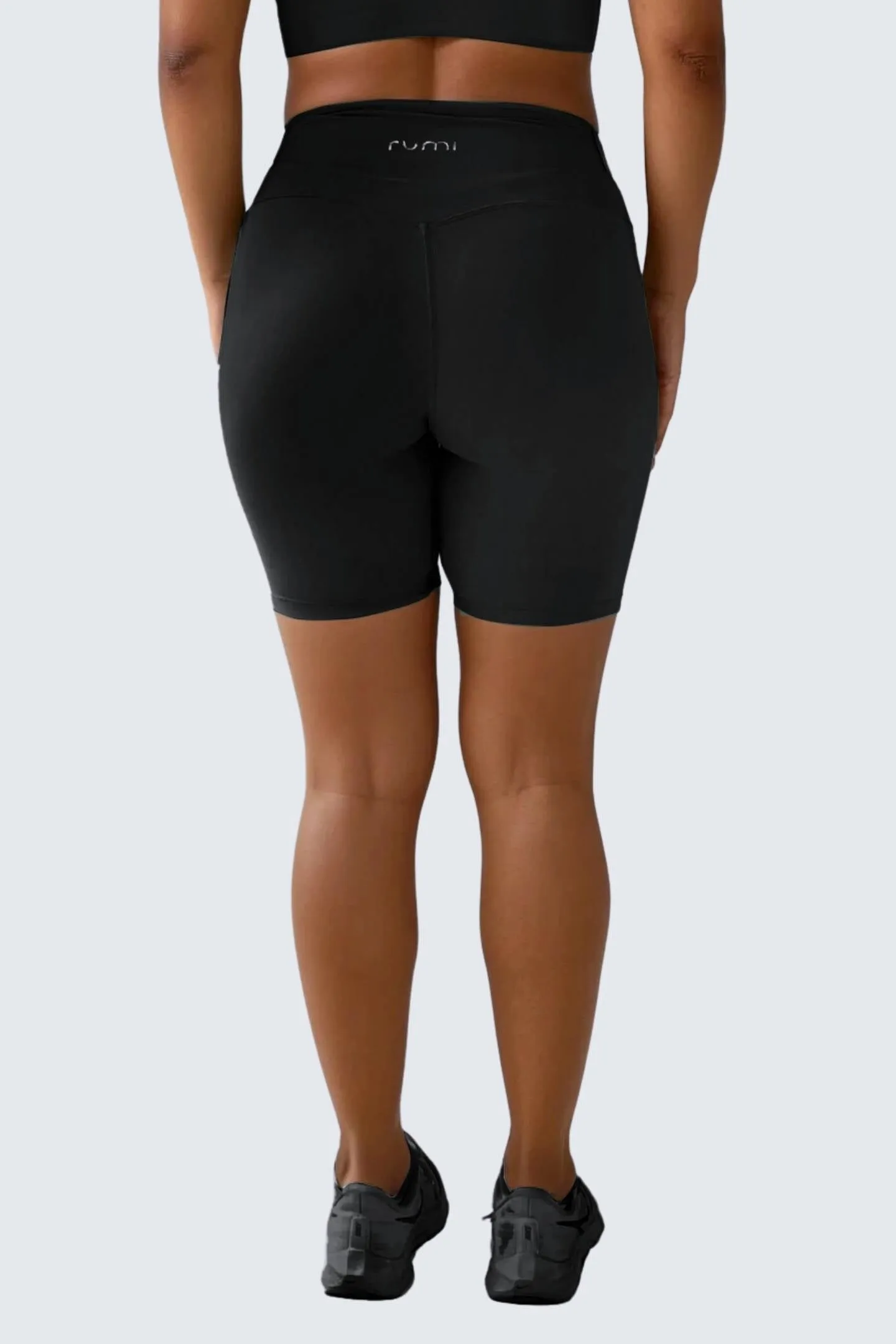 W SunSoft Flow Shorts 6" - Black